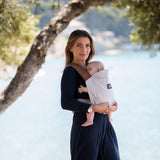 Maman et bébé à la Ciotat dans son Porte-bébé Rookie Revolution